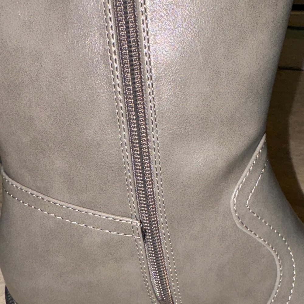 Dream Pairs size 9  Women's Grey Heeled Riding style Boots - Picture 9 of 13